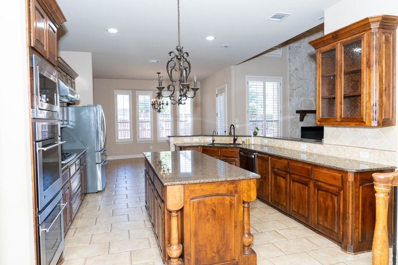 1836 Walnut Springs Dr - Photo 6 of 49