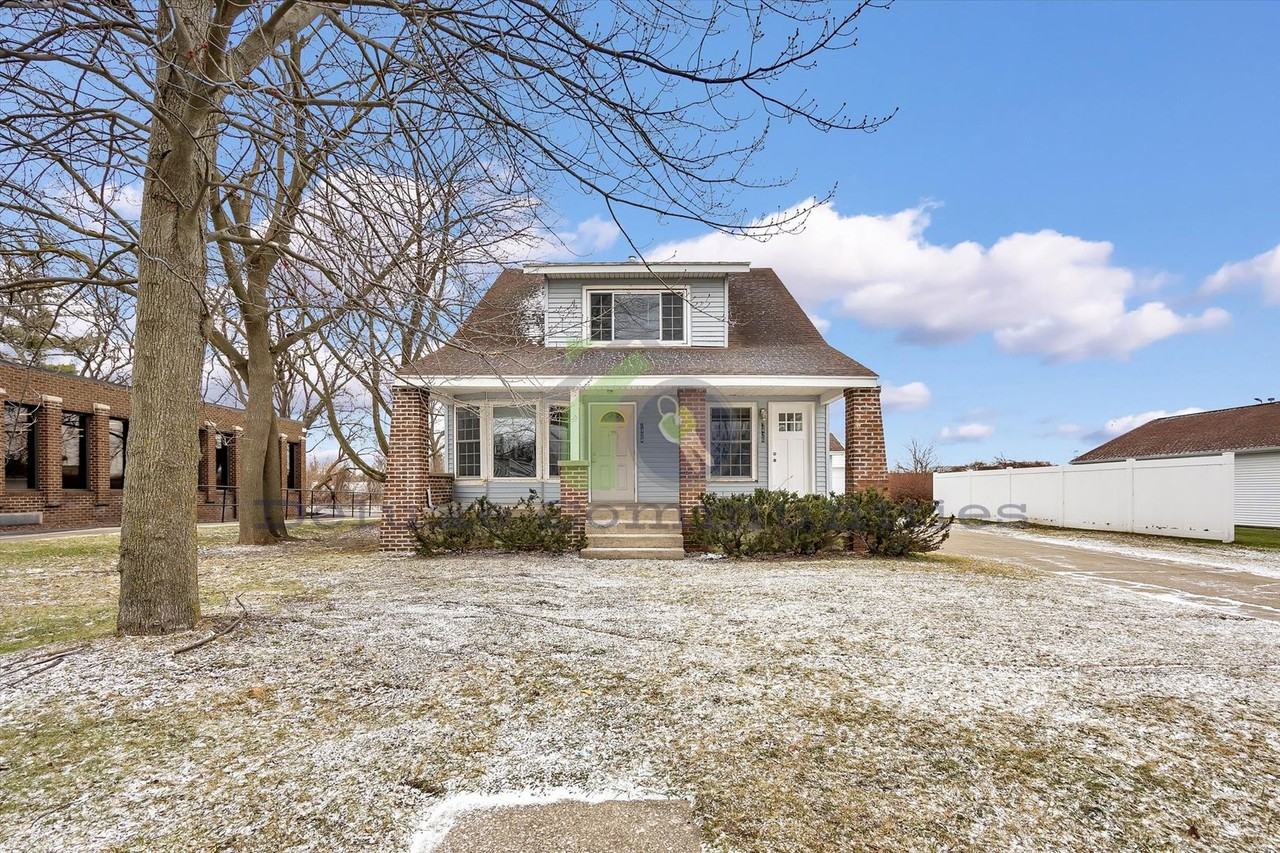 1424 Burton St Sw - Photo 2 of 50