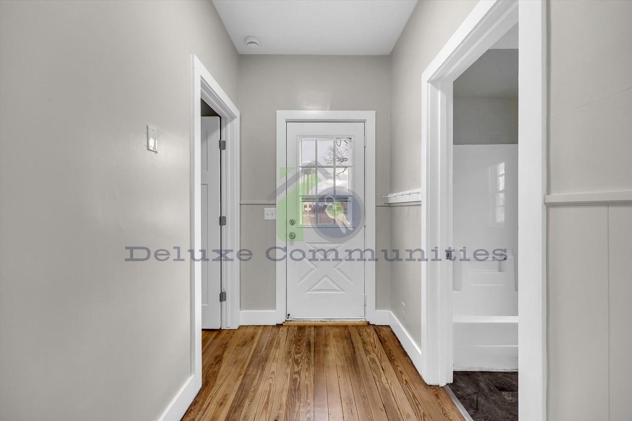 1424 Burton St Sw - Photo 6 of 50