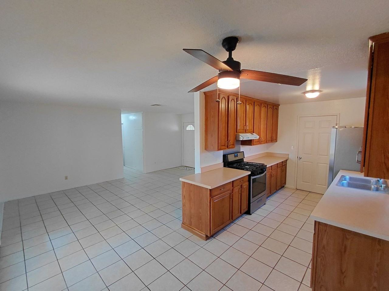 738 Brentwood Ave - Photo 3 of 18