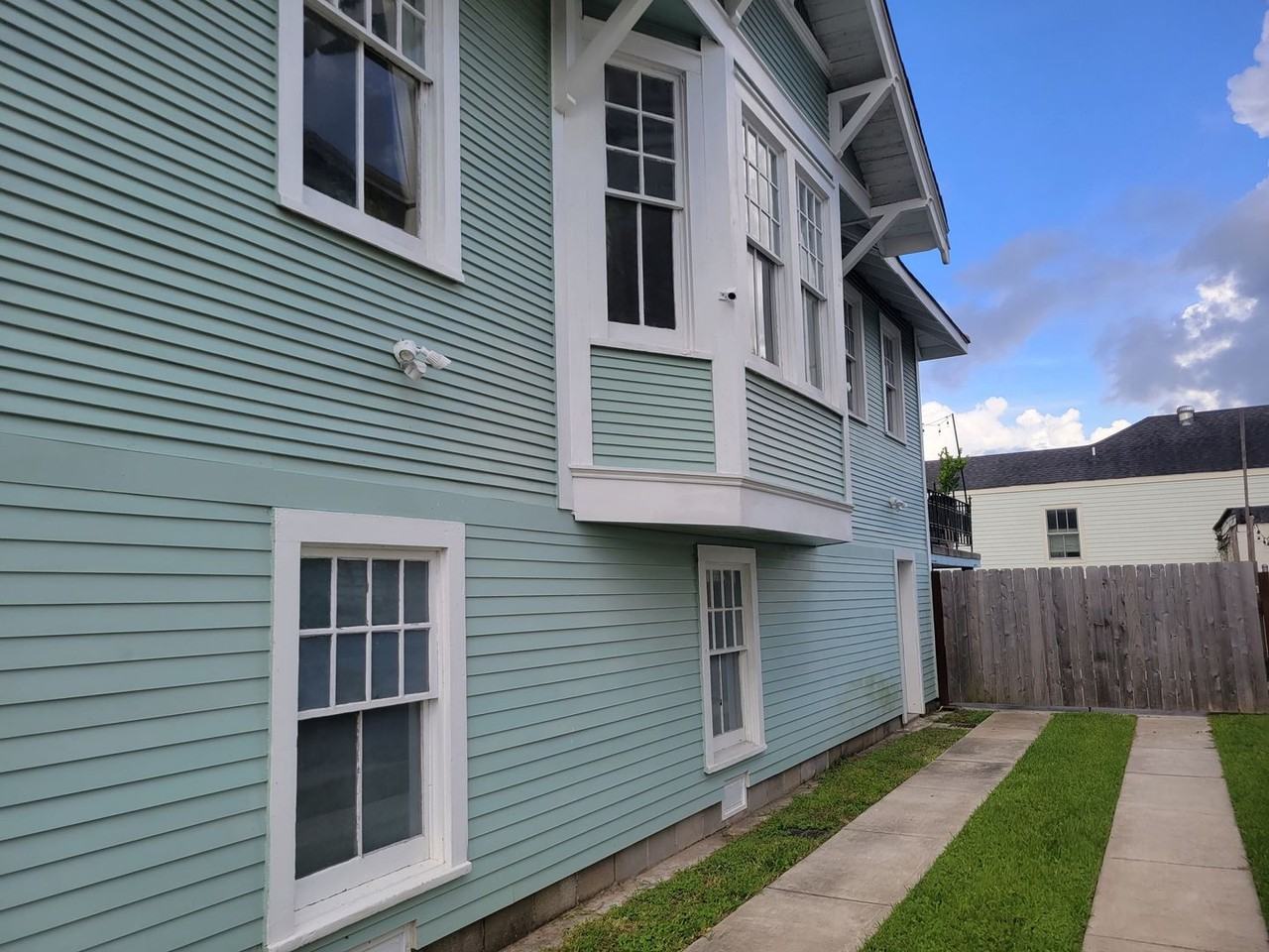 2600 Marengo St - Photo 3 of 33