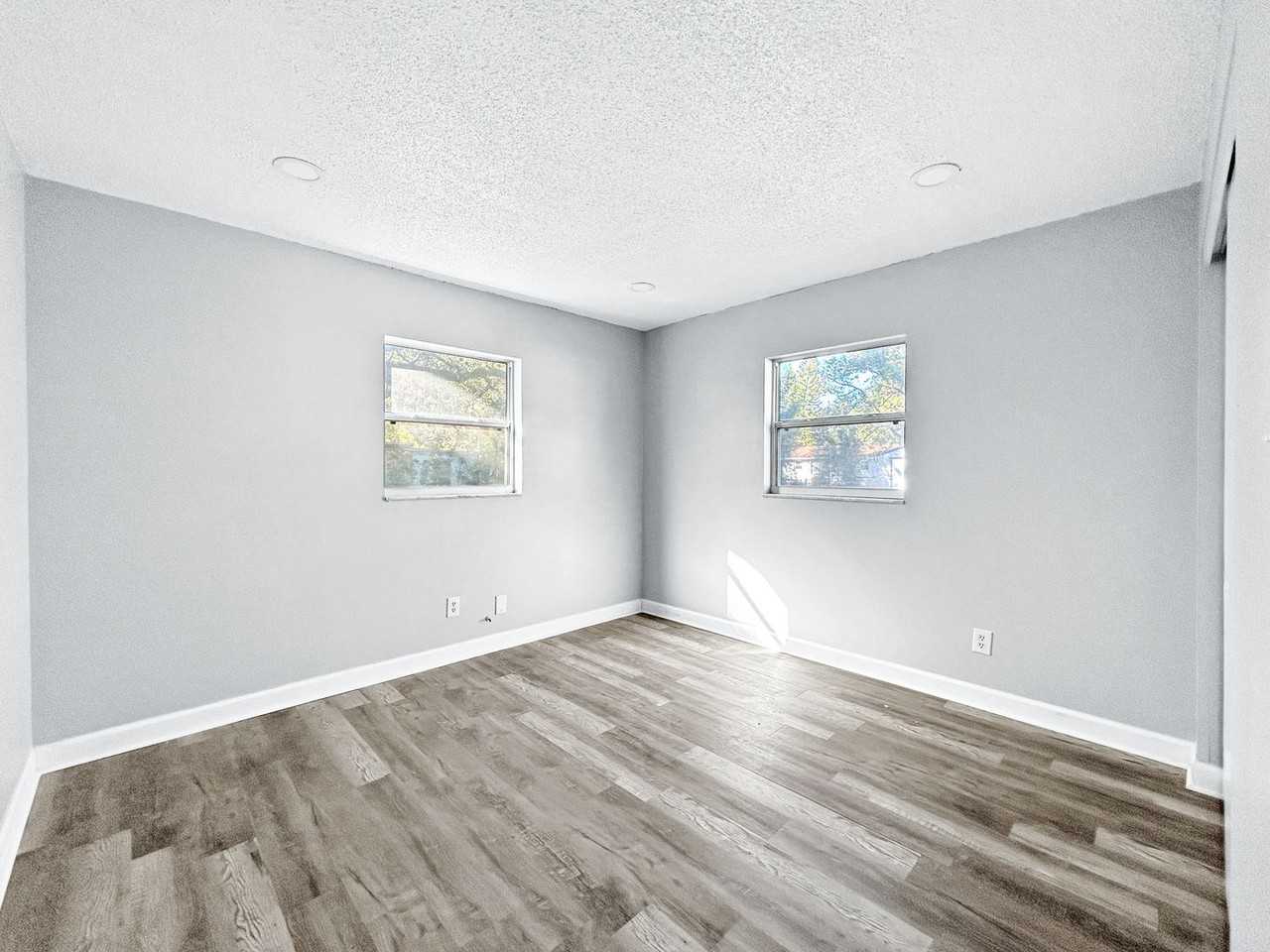 7810 64th St N - Photo 5 of 15