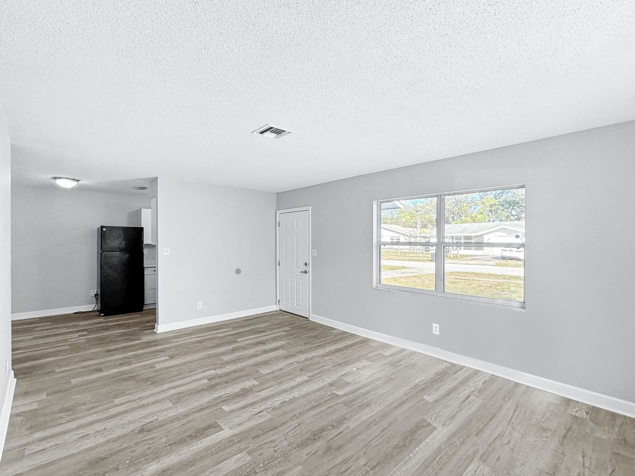 7810 64th St N - Photo 7 of 15