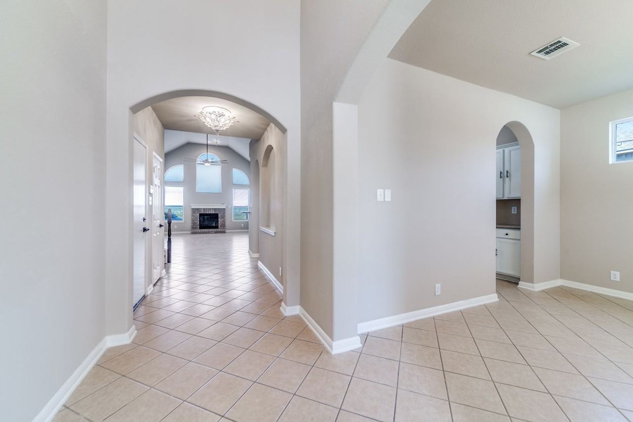 21527 Beaver Brk - Photo 4 of 36