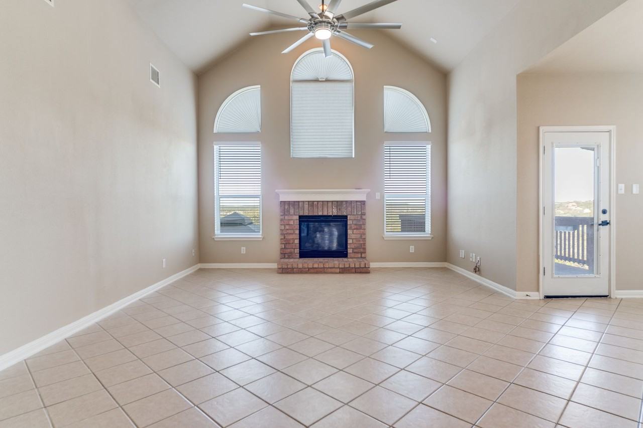 21527 Beaver Brk - Photo 6 of 36