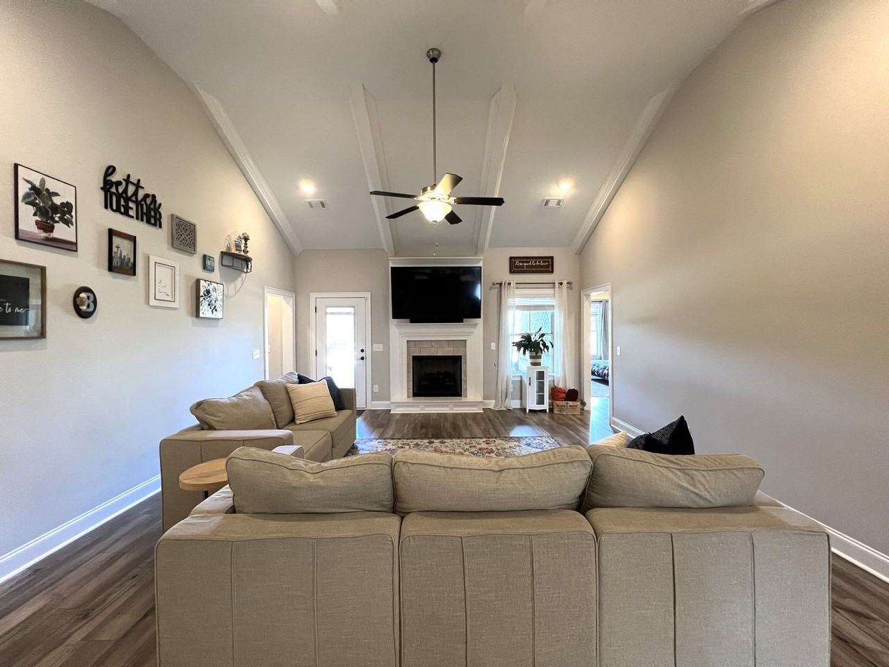 150 Lenore Ct - Photo 4 of 26