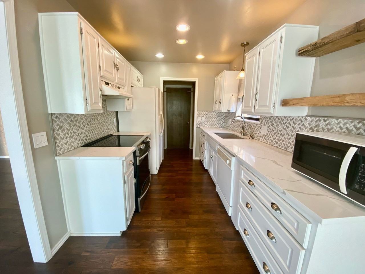 5517 Fountain Head Dr - Photo 4 of 10