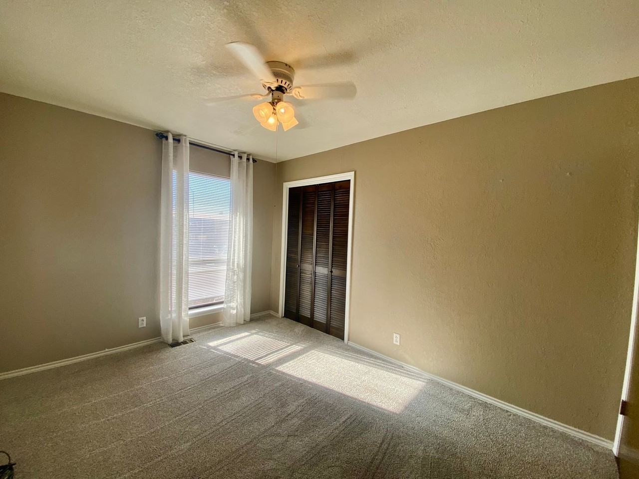 5517 Fountain Head Dr - Photo 5 of 10