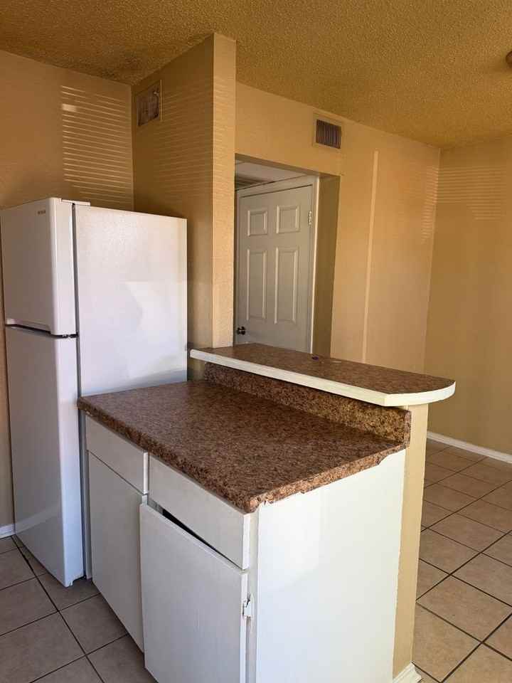 2600 Grim Ave - Photo 3 of 9