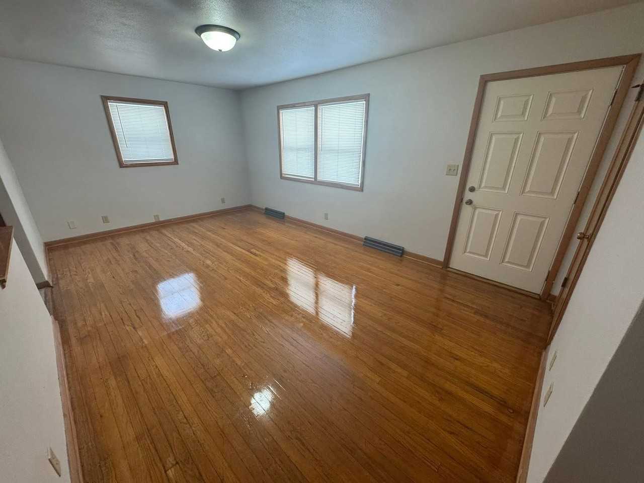 934 S 28th St - Photo 2 of 11