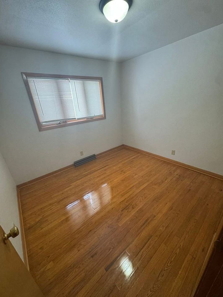 934 S 28th St - Photo 5 of 11