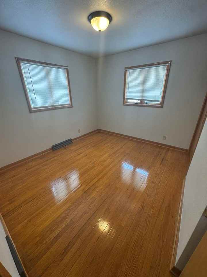 934 S 28th St - Photo 6 of 11