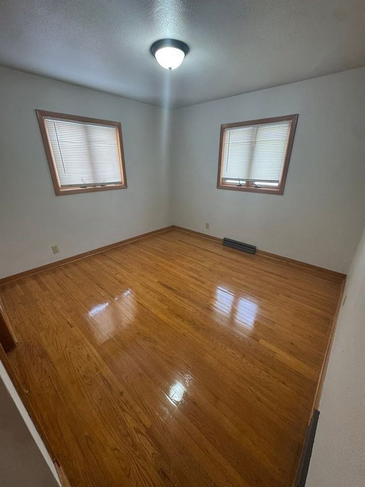 934 S 28th St - Photo 7 of 11