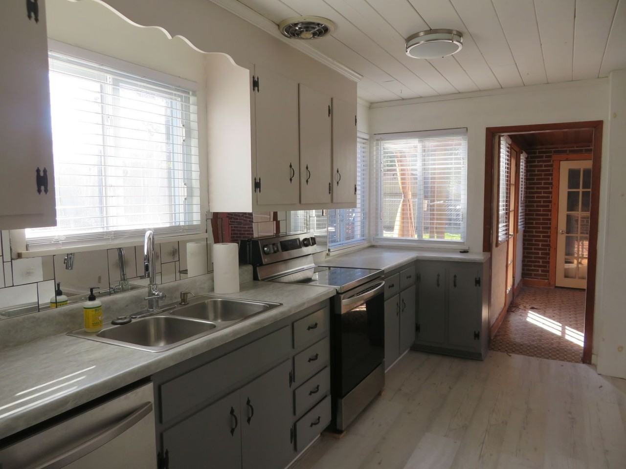 176 Chesterfield Ave - Photo 6 of 21