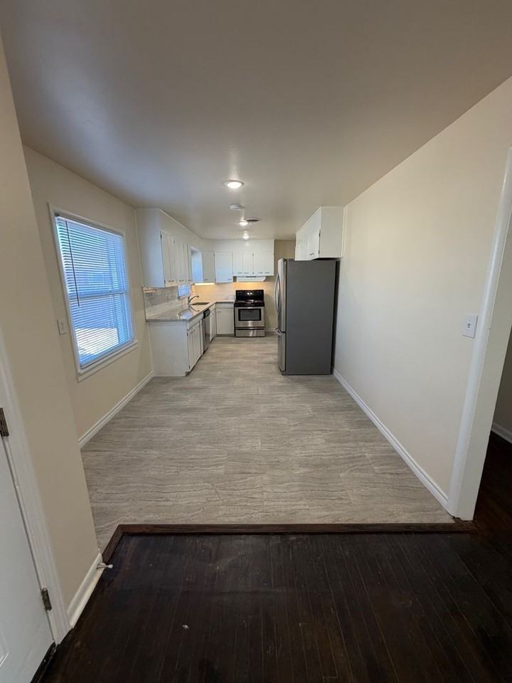 5303 Westgate Dr - Photo 3 of 18