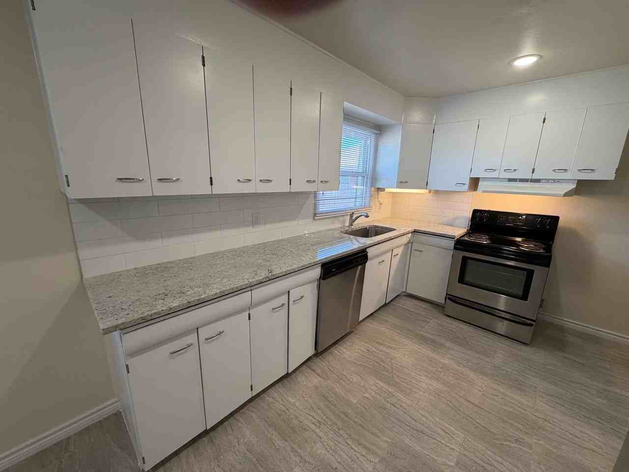 5303 Westgate Dr - Photo 4 of 18