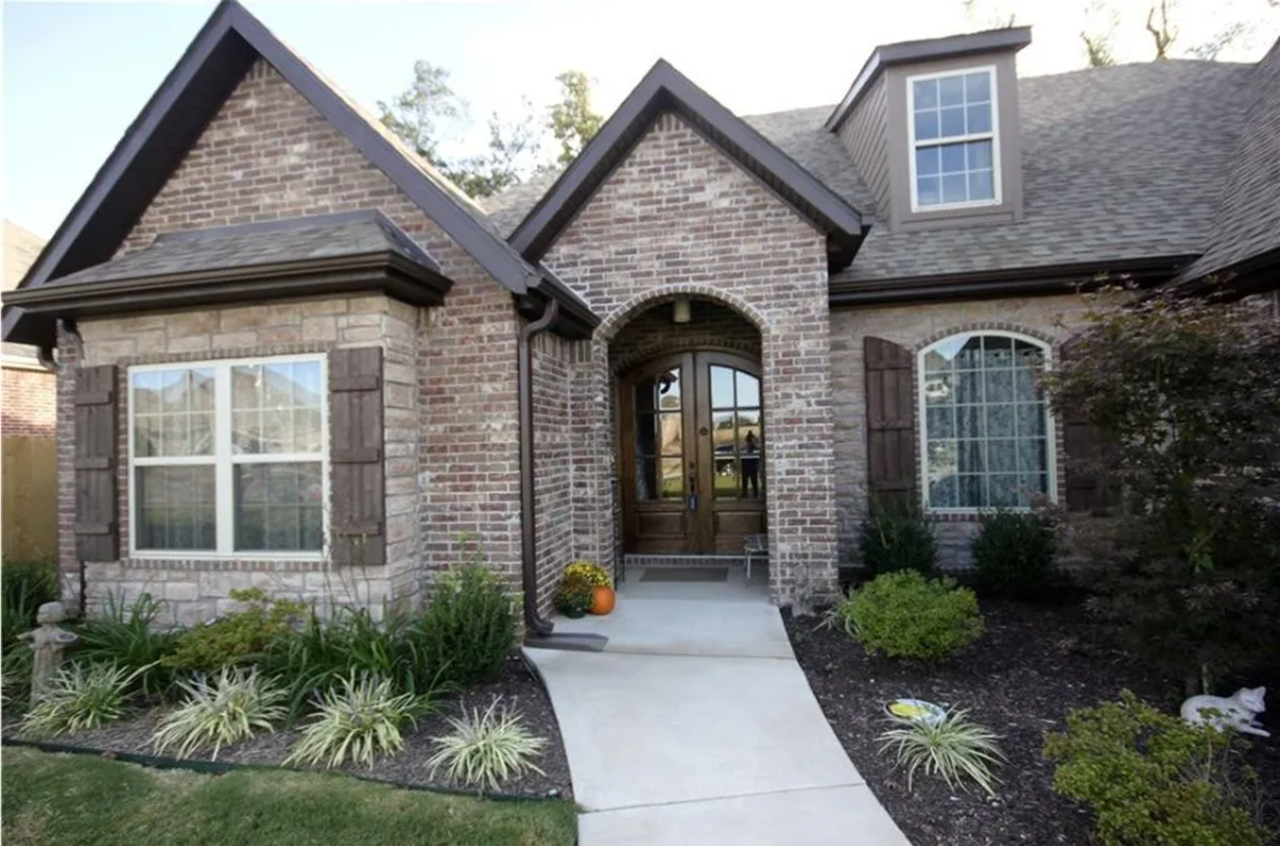 1919 Sicily Ave - Photo 2 of 10