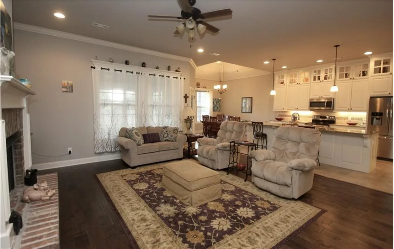 1919 Sicily Ave - Photo 4 of 10