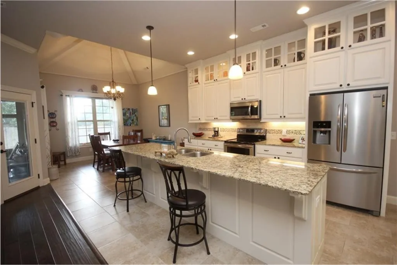 1919 Sicily Ave - Photo 5 of 10