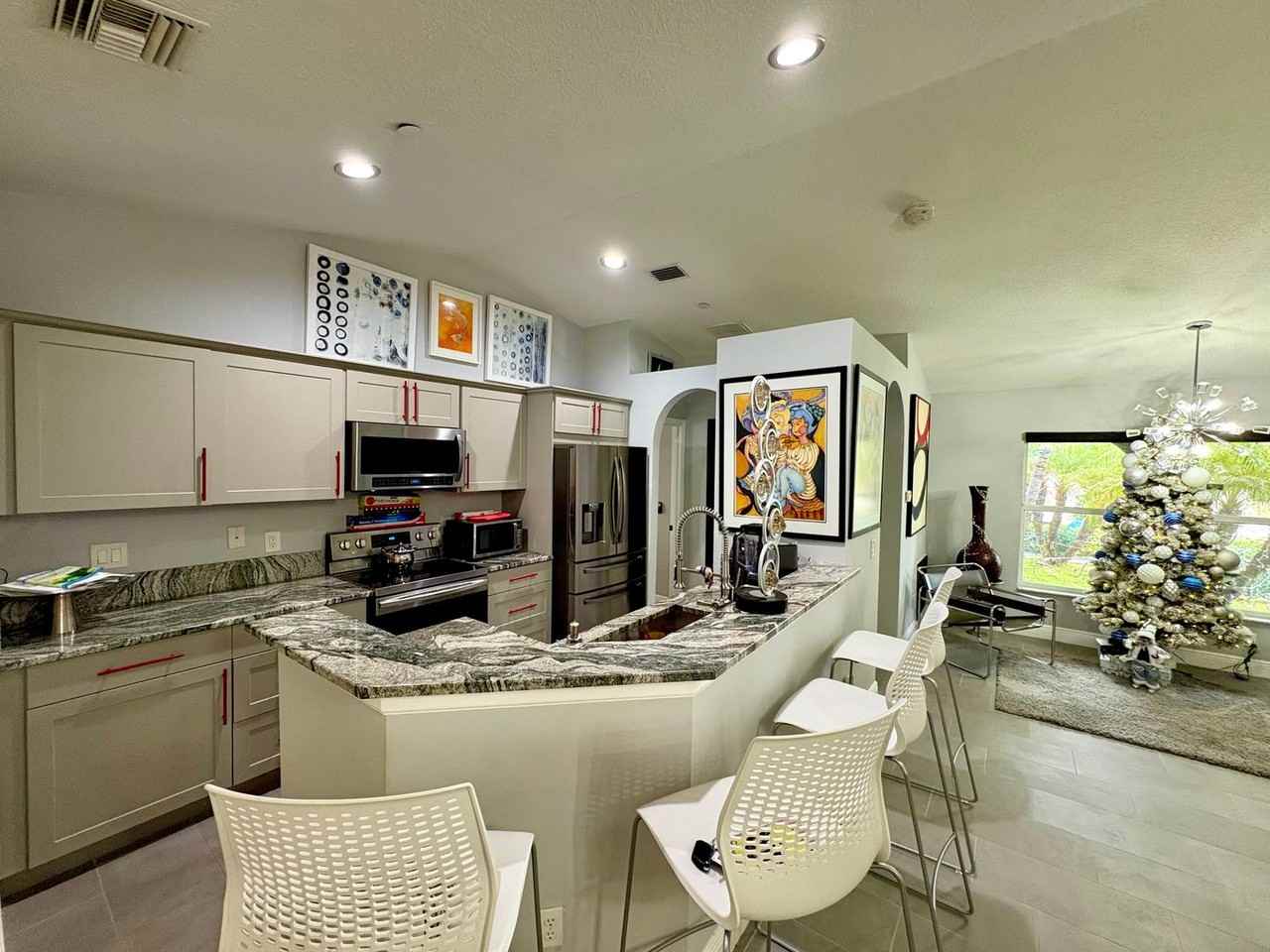 2450 Sw Cameo Blvd - Photo 5 of 15