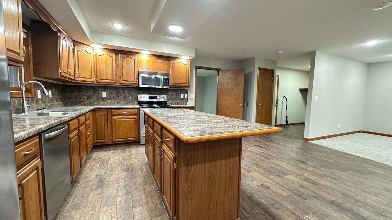 1812 S Sheridan Dr - Photo 3 of 16