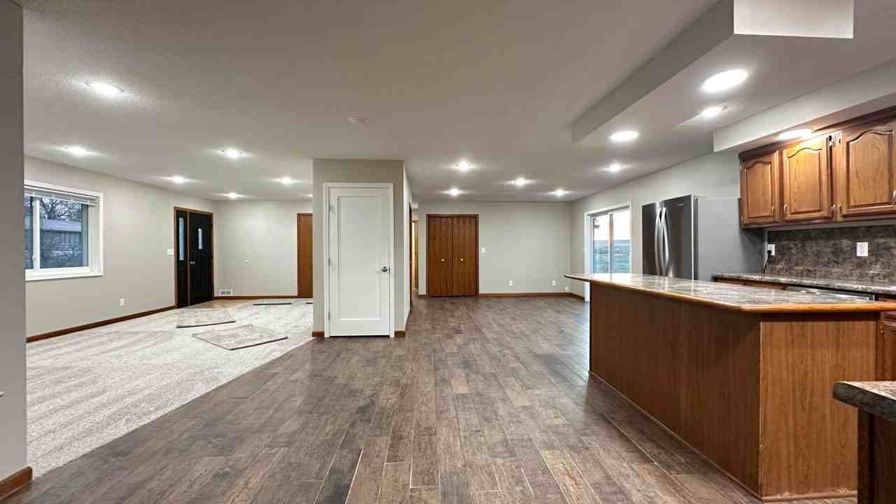 1812 S Sheridan Dr - Photo 4 of 16