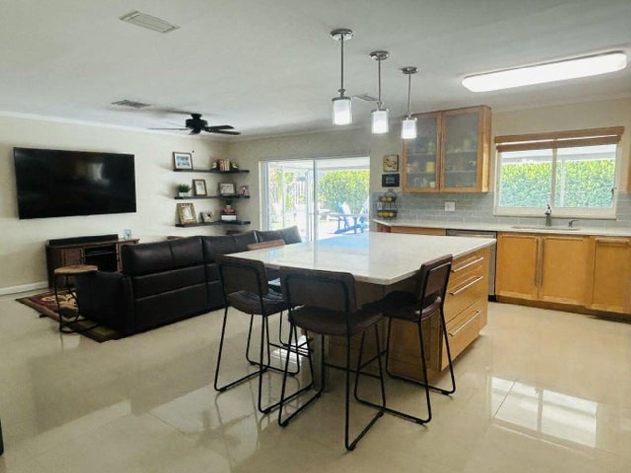 5430 Guildcrest St - Photo 2 of 11