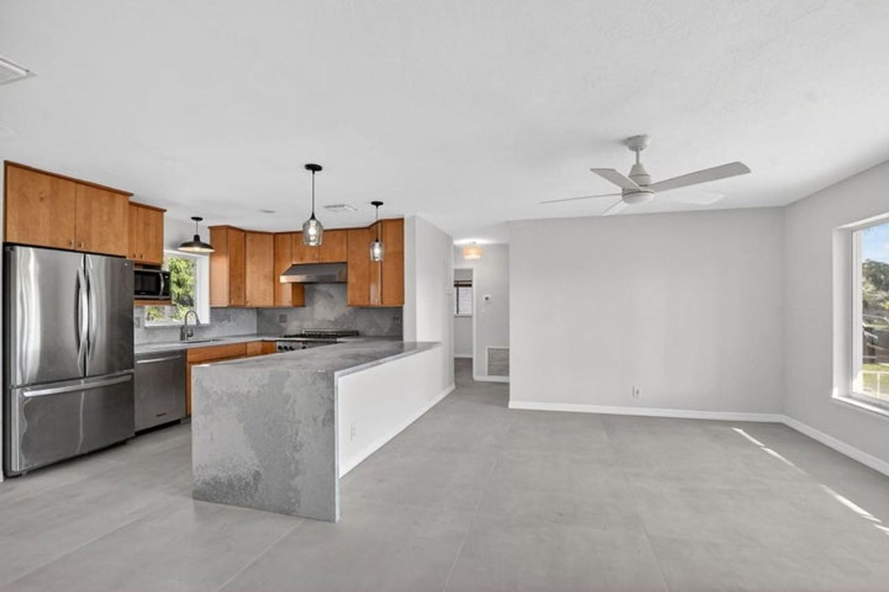 467 Ne 31st St - Photo 6 of 28