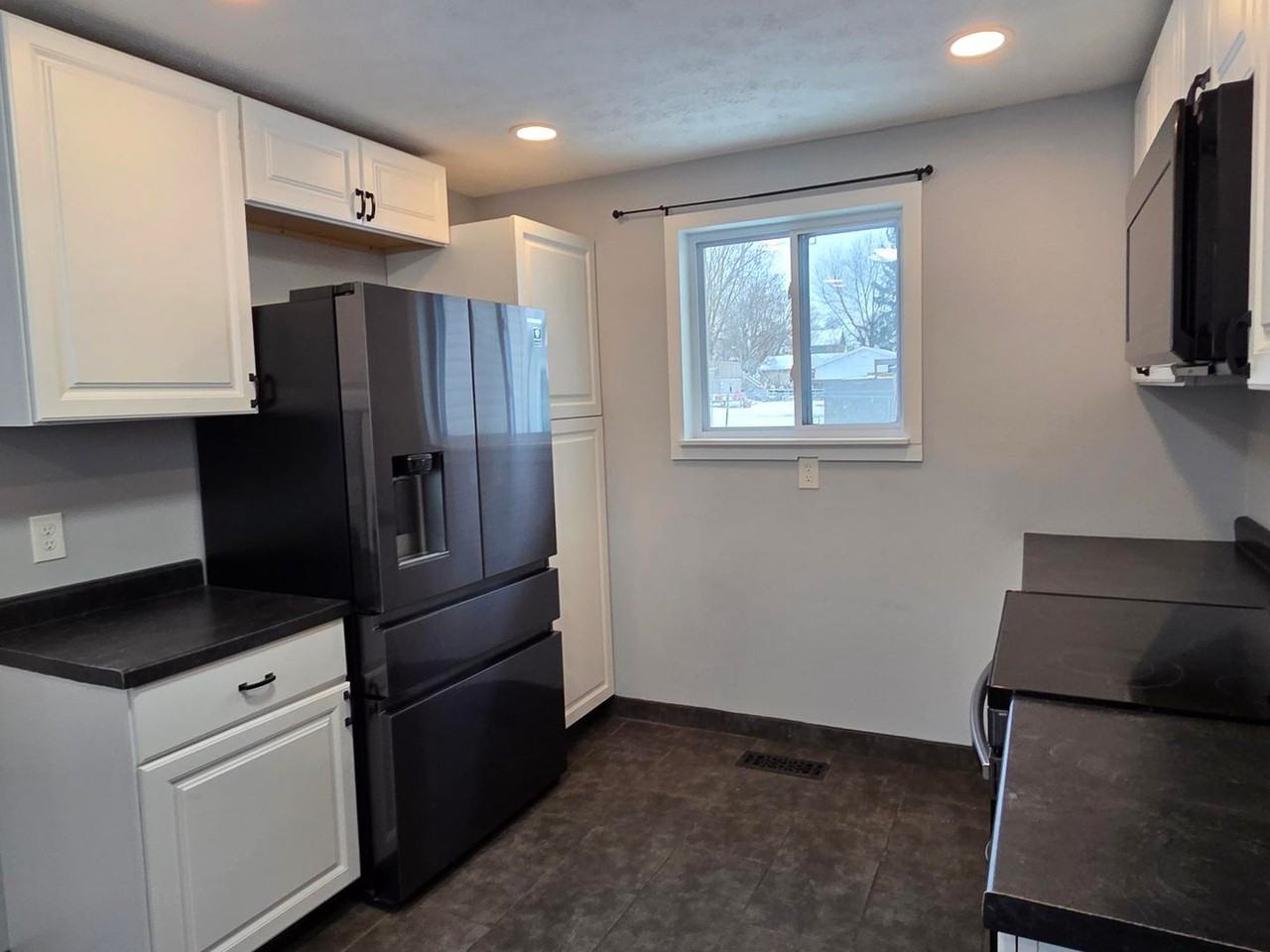 255 E 9th St - Photo 3 of 19