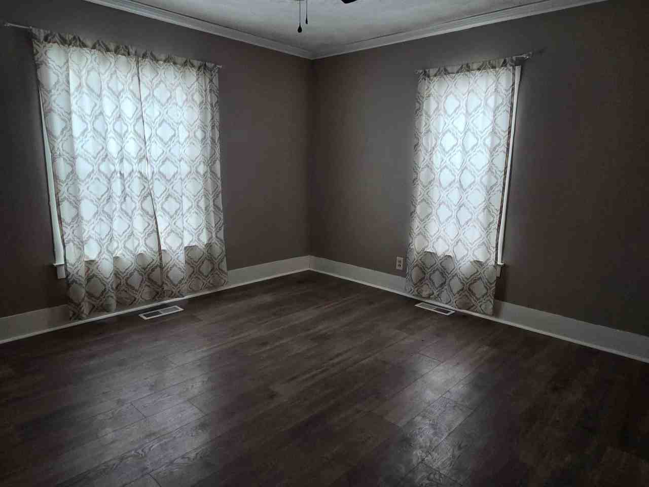 255 E 9th St - Photo 7 of 19