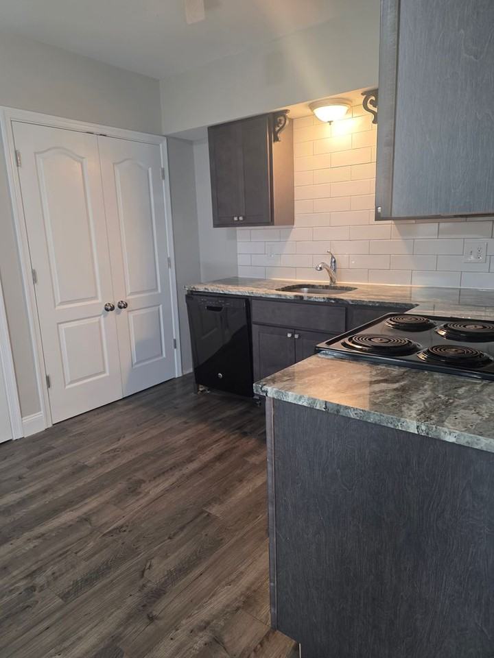 320 Main St #1 - Photo 3 of 22