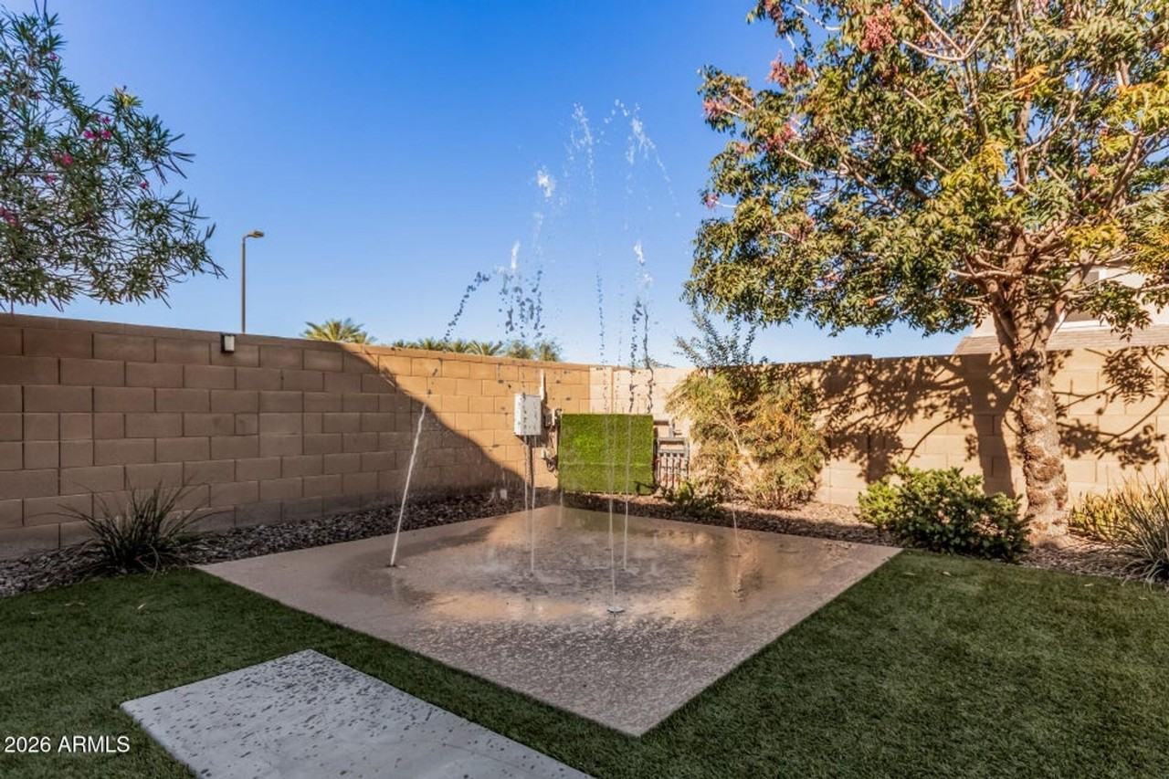 836 E Gary Ln - Photo 2 of 40