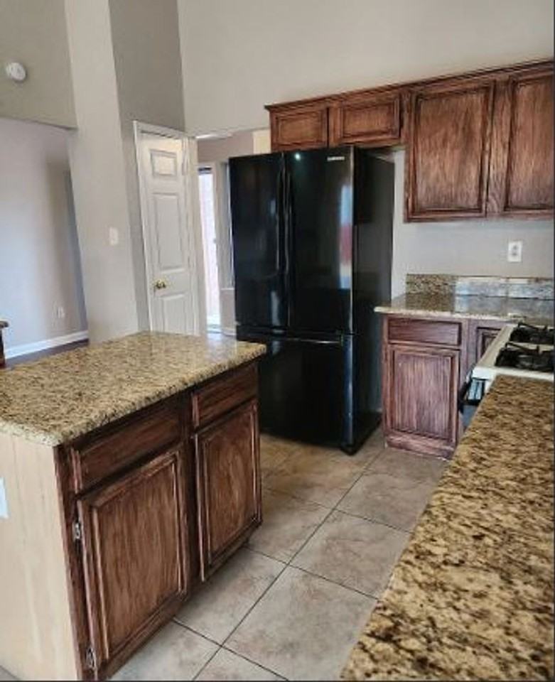 3443 Tipperary Dr - Photo 4 of 11