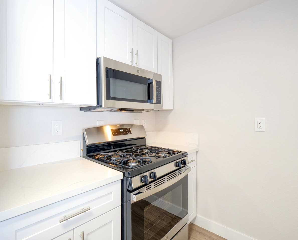 11208 S Western Ave - Photo 6 of 23