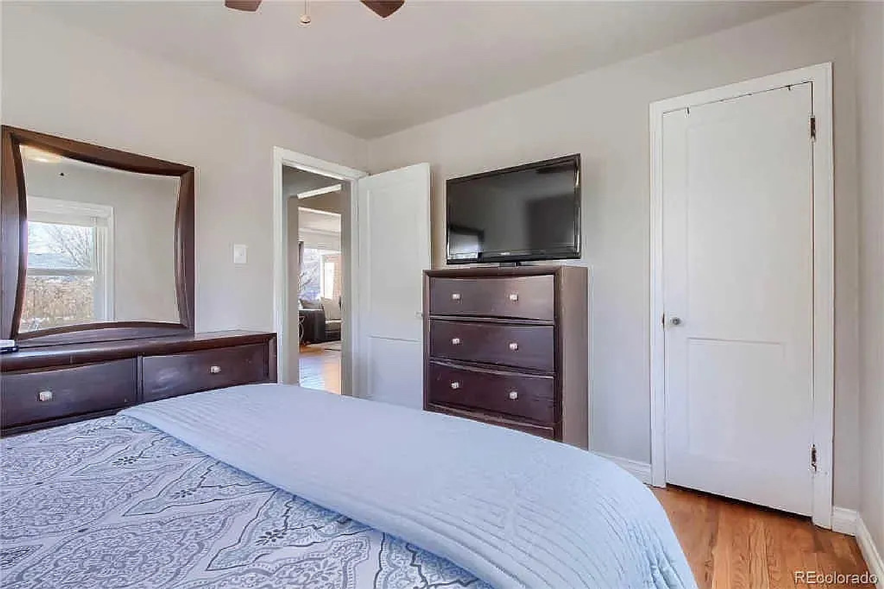 1980 Roslyn Street - Photo 5 of 15