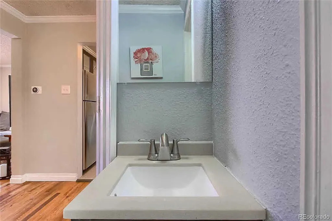 1980 Roslyn Street - Photo 6 of 15