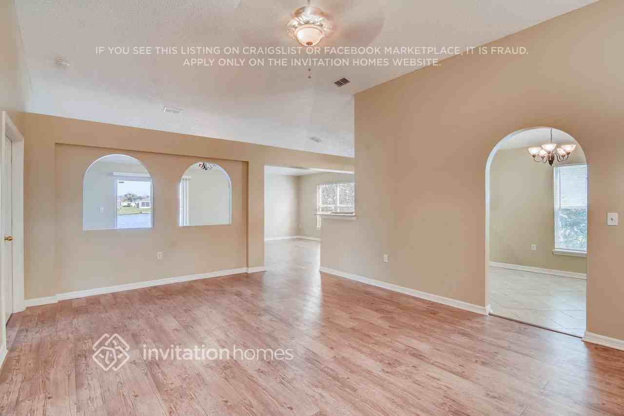 3902 Upmann Dr - Photo 2 of 10