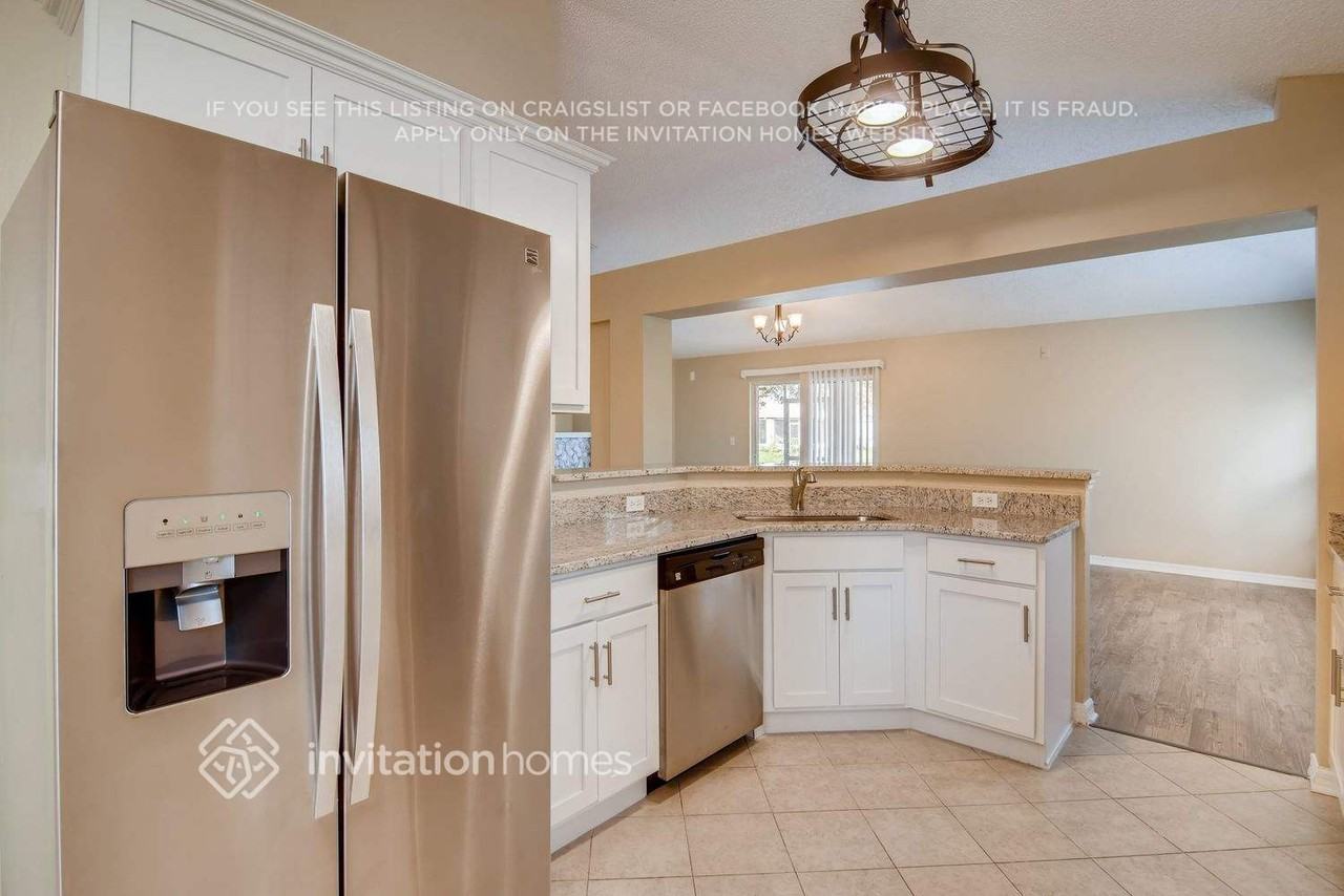 3902 Upmann Dr - Photo 4 of 10