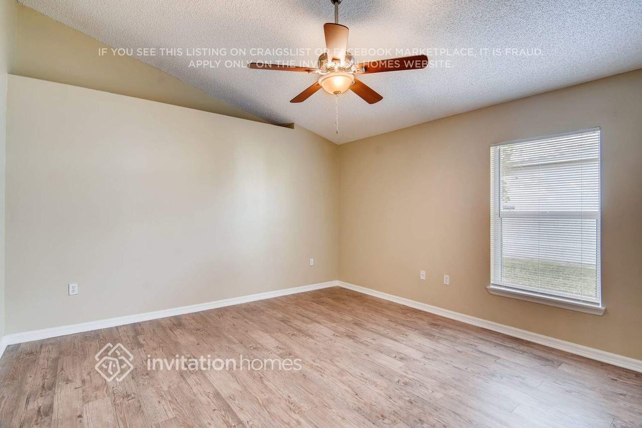 3902 Upmann Dr - Photo 7 of 10