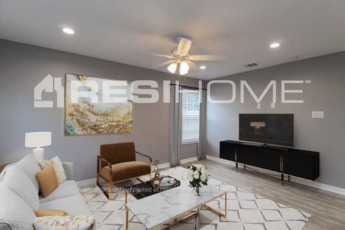 111 Jarrett St - Photo 6 of 18