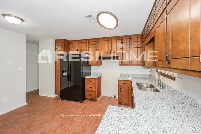 7870 Stanebrook Dr - Photo 4 of 21