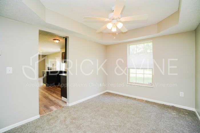 2722 Barrows Rd - Photo 4 of 19