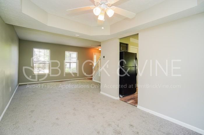 2722 Barrows Rd - Photo 5 of 19