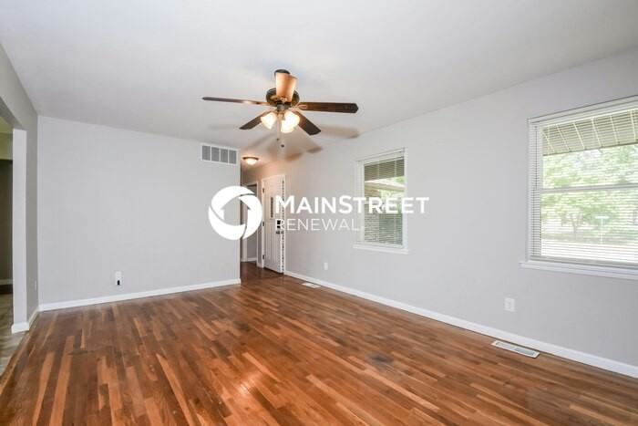 1528 Gerard Park Ln - Photo 4 of 16