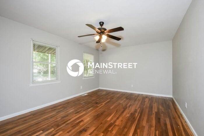 1528 Gerard Park Ln - Photo 5 of 16