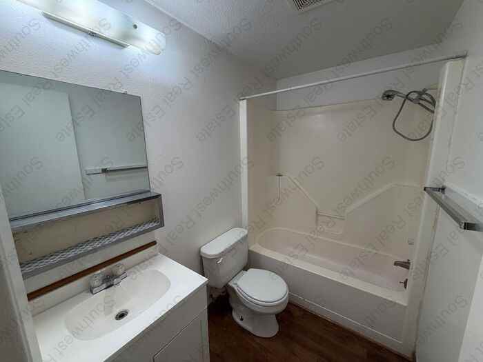 605 W Commercial St #605W - Photo 4 of 5