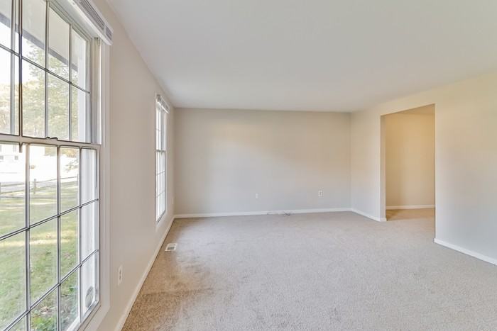 9619 Winands Rd - Photo 4 of 16