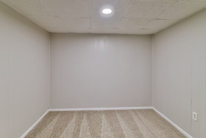 9619 Winands Rd - Photo 5 of 16