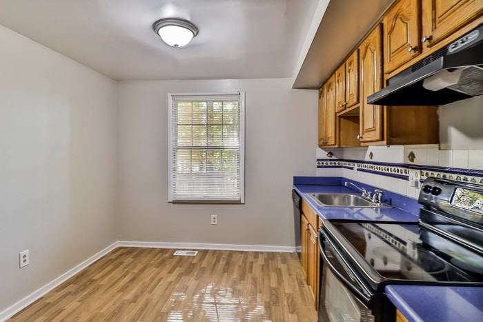 9619 Winands Rd - Photo 7 of 16