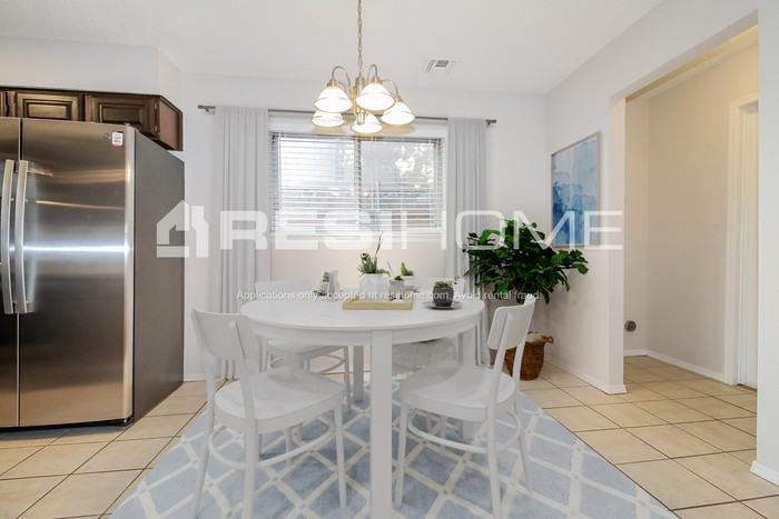 8913 Nw 80th St - Photo 3 of 18